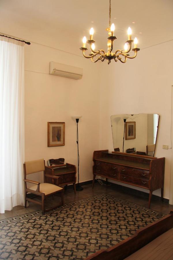Casa Vacanza Icaros, Ortigia Hictoric Center, 200 Mt From The Beach Syracuse Eksteriør bilde