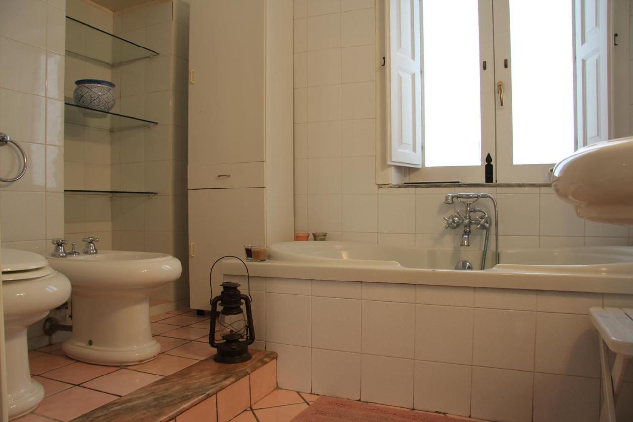 Casa Vacanza Icaros, Ortigia Hictoric Center, 200 Mt From The Beach Syracuse Eksteriør bilde
