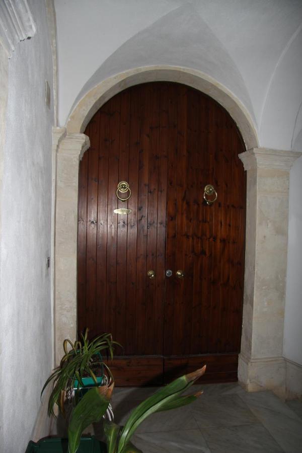 Casa Vacanza Icaros, Ortigia Hictoric Center, 200 Mt From The Beach Syracuse Eksteriør bilde