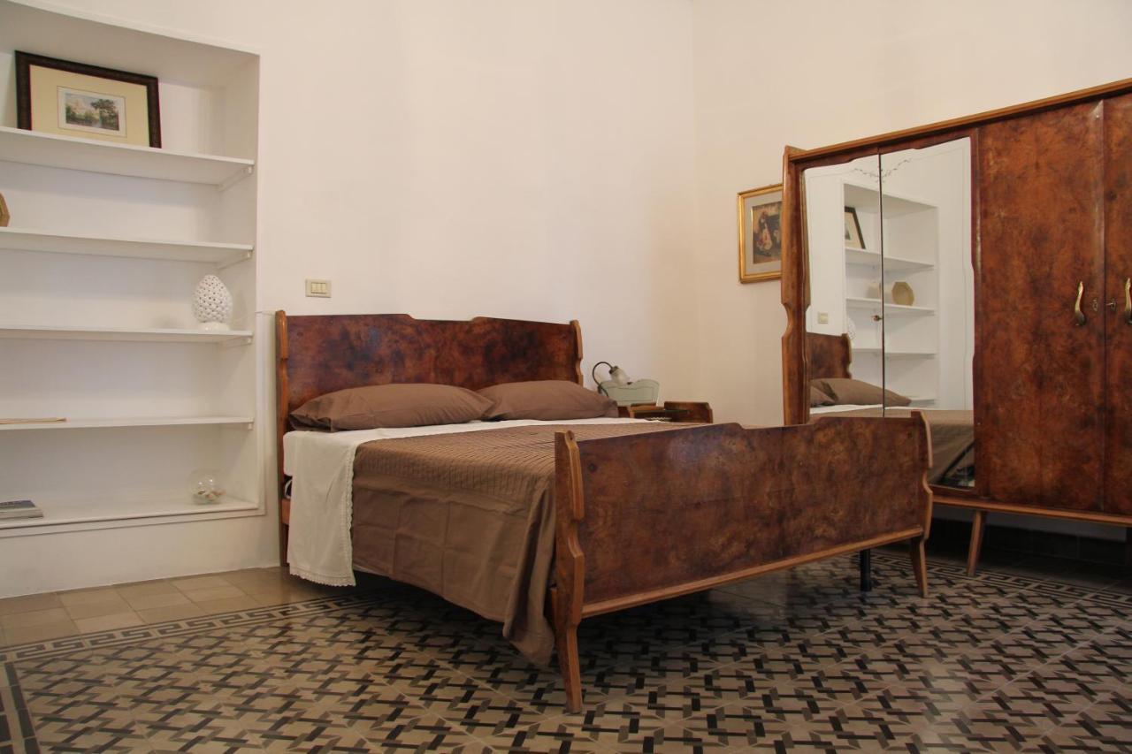 Casa Vacanza Icaros, Ortigia Hictoric Center, 200 Mt From The Beach Syracuse Eksteriør bilde