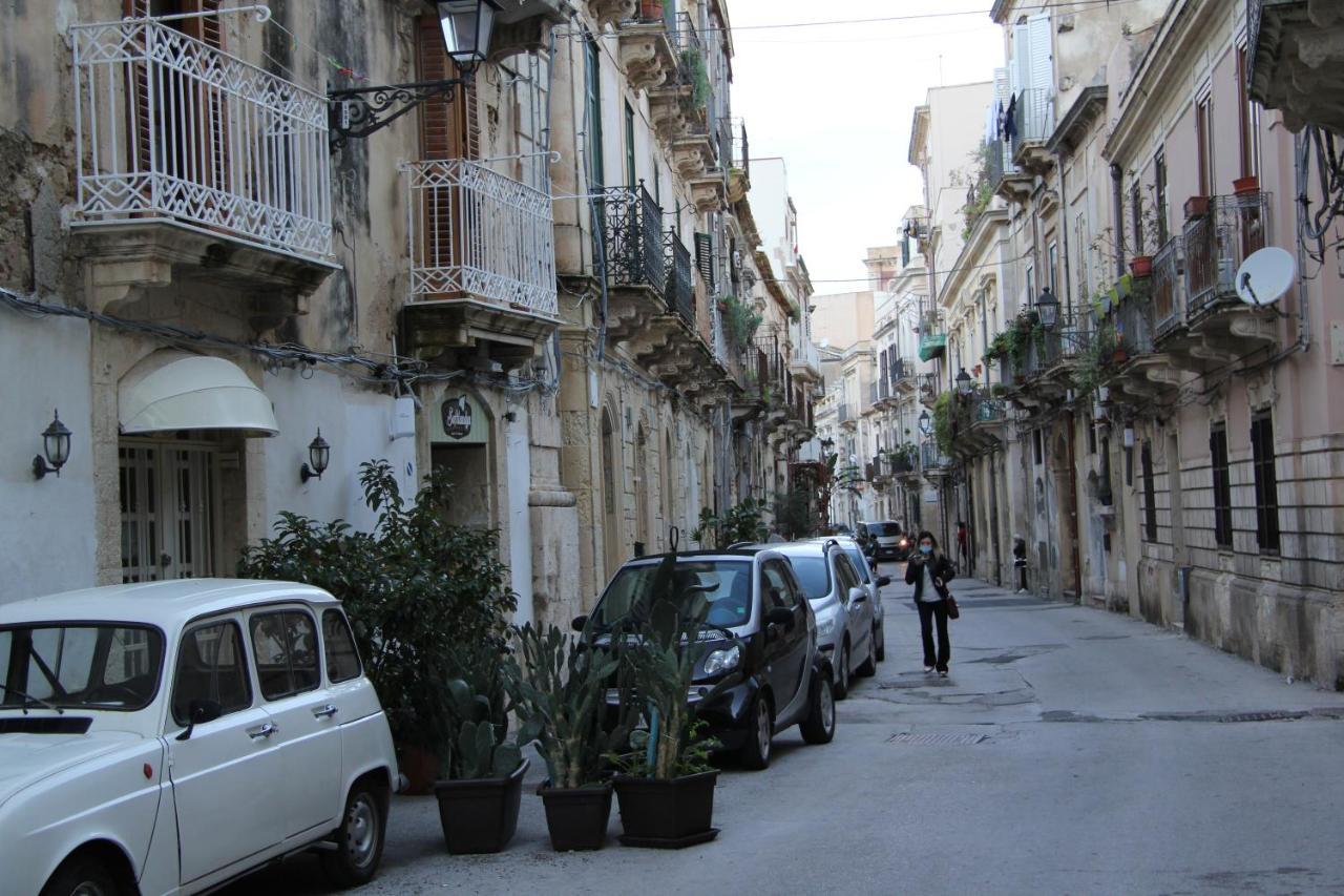 Casa Vacanza Icaros, Ortigia Hictoric Center, 200 Mt From The Beach Syracuse Eksteriør bilde
