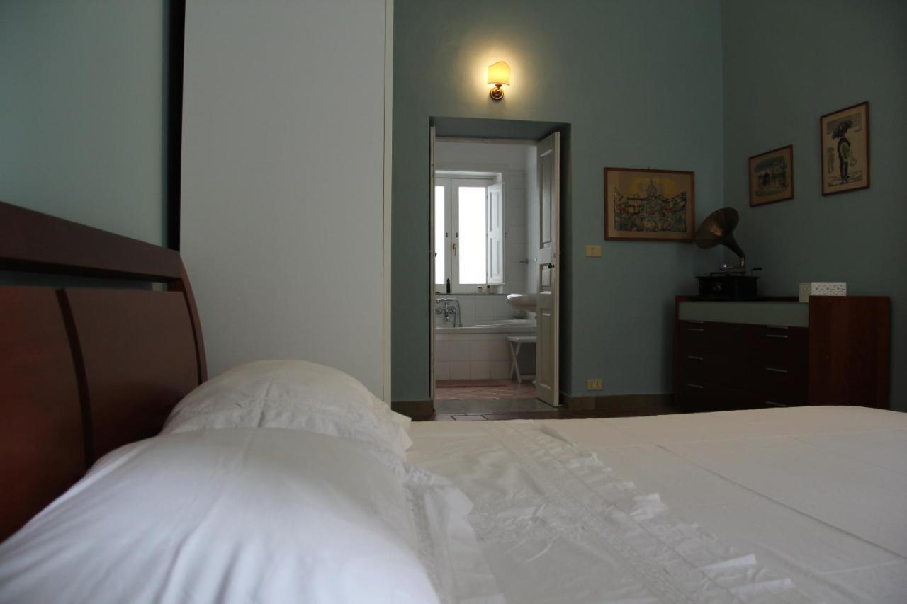 Casa Vacanza Icaros, Ortigia Hictoric Center, 200 Mt From The Beach Syracuse Eksteriør bilde