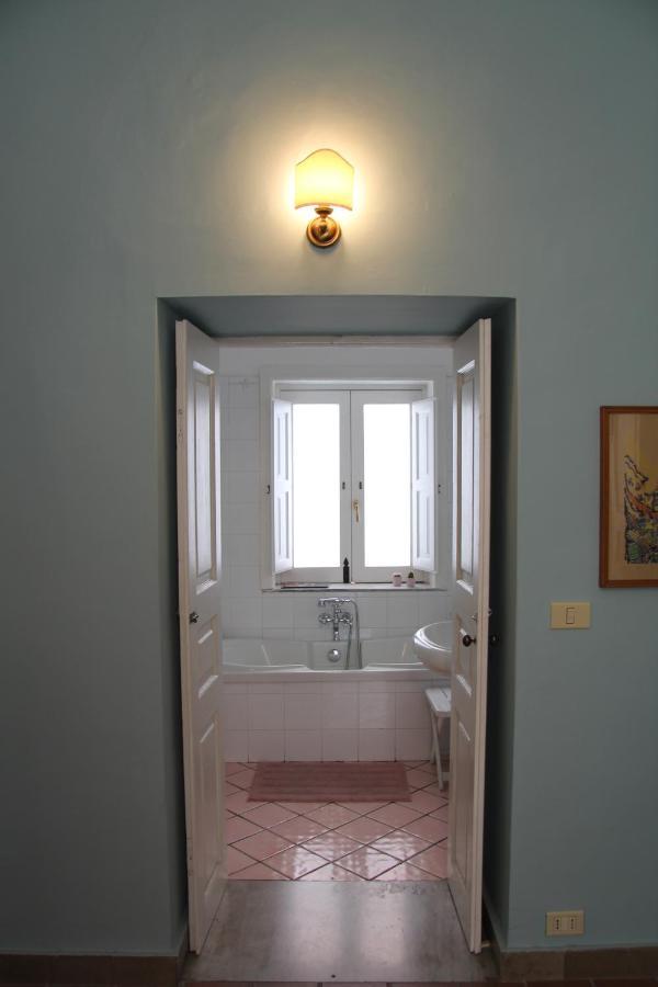 Casa Vacanza Icaros, Ortigia Hictoric Center, 200 Mt From The Beach Syracuse Eksteriør bilde