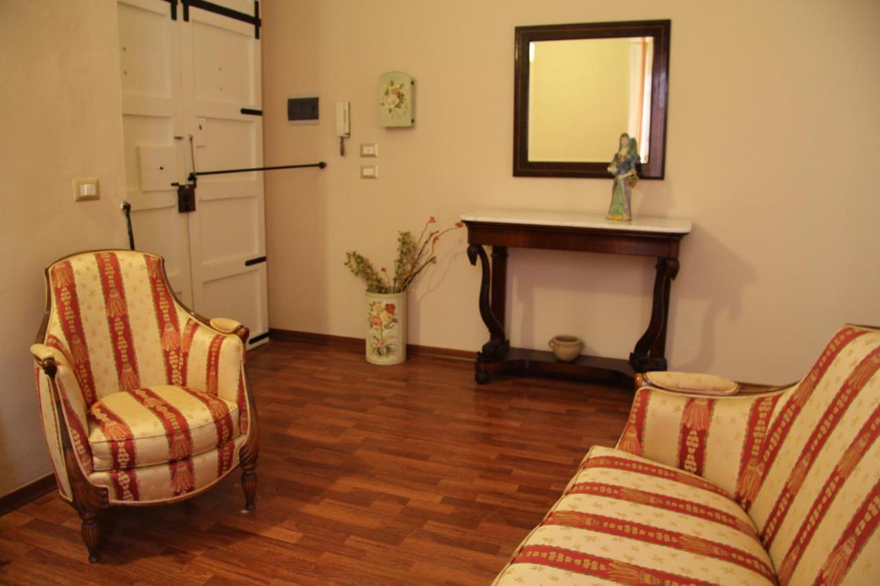 Casa Vacanza Icaros, Ortigia Hictoric Center, 200 Mt From The Beach Syracuse Eksteriør bilde